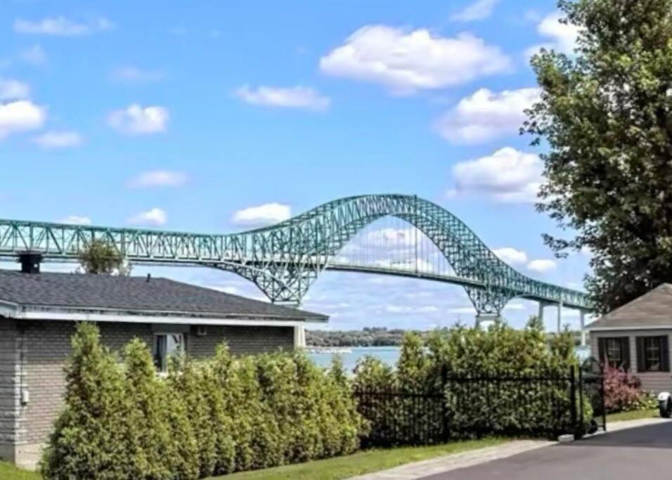 Villa Luxueuse Avec Vue Sur Le Fleuve Villa Grandecasa Trois-Rivieres Exterior photo